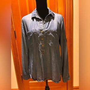 Cloth & Stone Light Blue Chambray Shirt, size M.